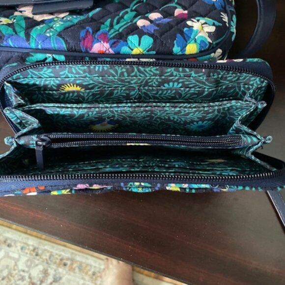 Vera Bradley shoulder bag with matching wallet - Picture 8 of 9